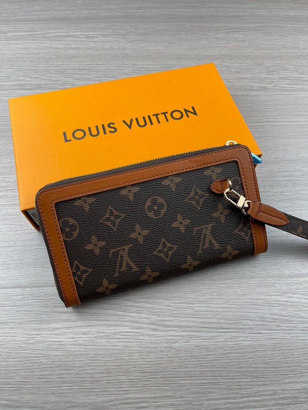 Louis Vuitton Dauphine Zip Around Wallet - Picture 2 of 8